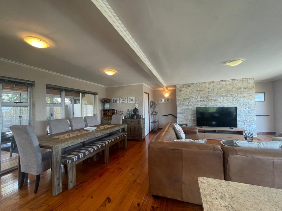 4 Bedroom Property for Sale in Wavecrest Eastern Cape